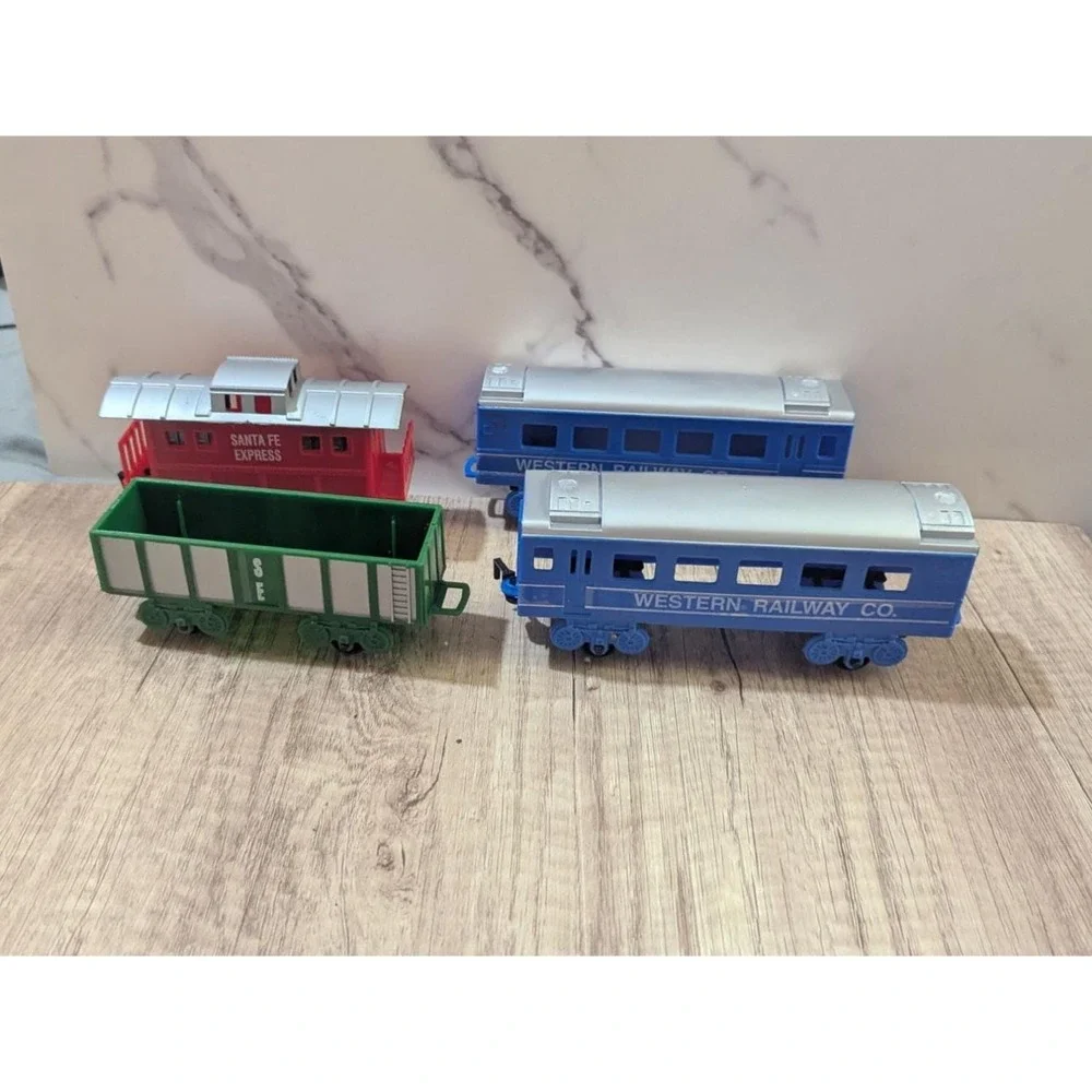 Vintage Style Plastic Toy Train Cars Santa Fe Express Western Railway Co 4pc Set